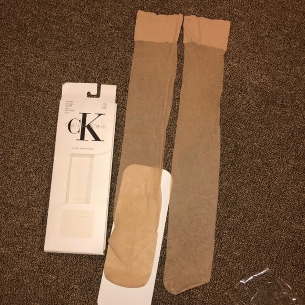 5 for $25 ❄️ Calvin Klein Very Sheer Knee Highs Size 2 Bare 1‎ PAIR ONLY
